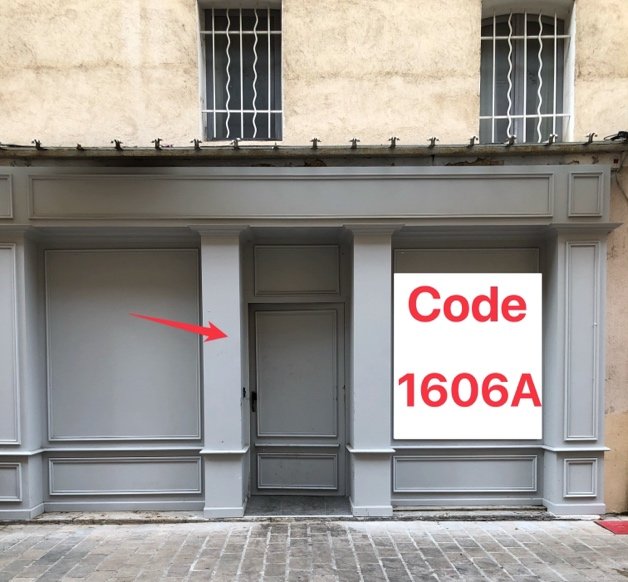 Une image contenant bâtiment, fenêtre, porte, plein airDescription générée automatiquement